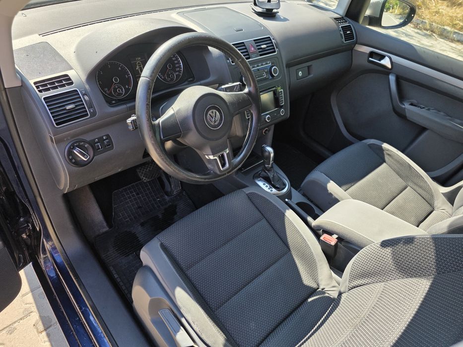 Volkswagen Touran/DSG/DIESEL/DVD/EURO 5/Navi