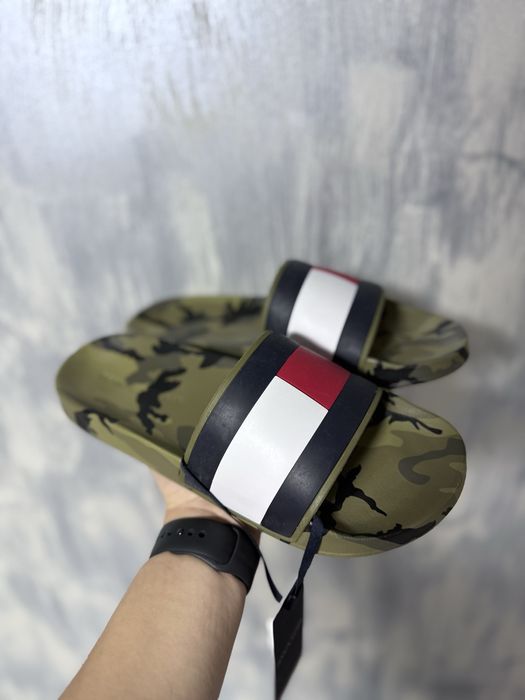 Чехли на Tommy Hilfiger