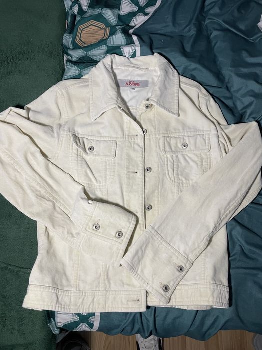 Vând hainute in stare buna