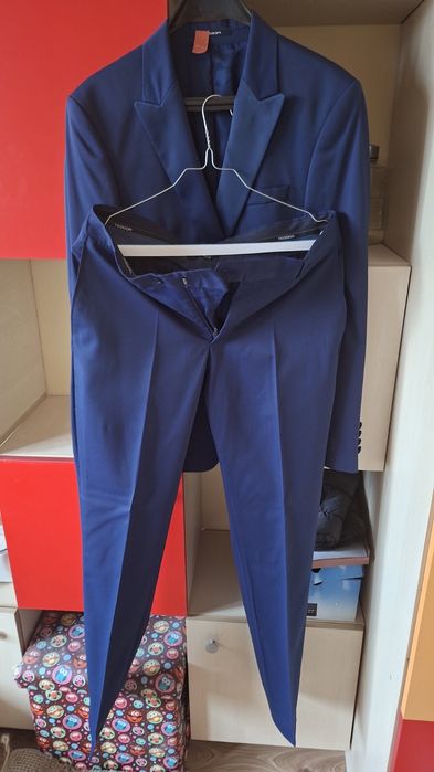 Костюм за абитюренски бал