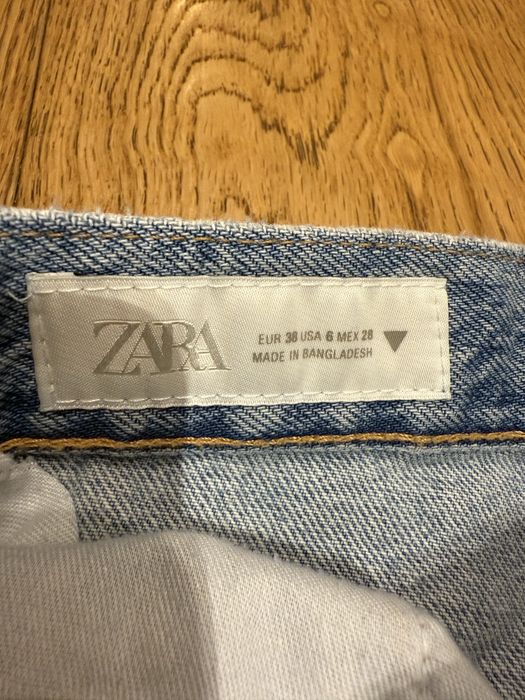 Blugi Zara model incheiere inversat