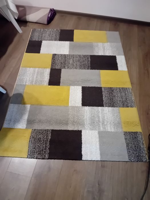 Vând covoare în stare buna