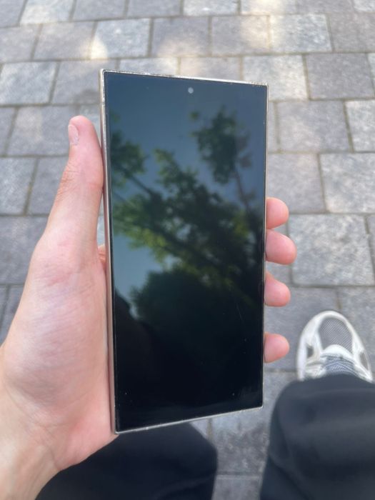 Samsung s24 ultra
Состояние хорошее 
Акум 4855 мАч
Ремонта не было
То