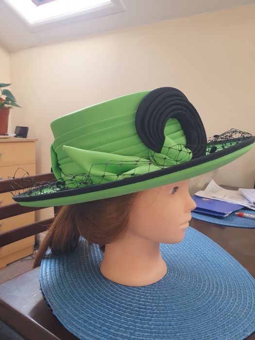 Pălărie verde eleganta