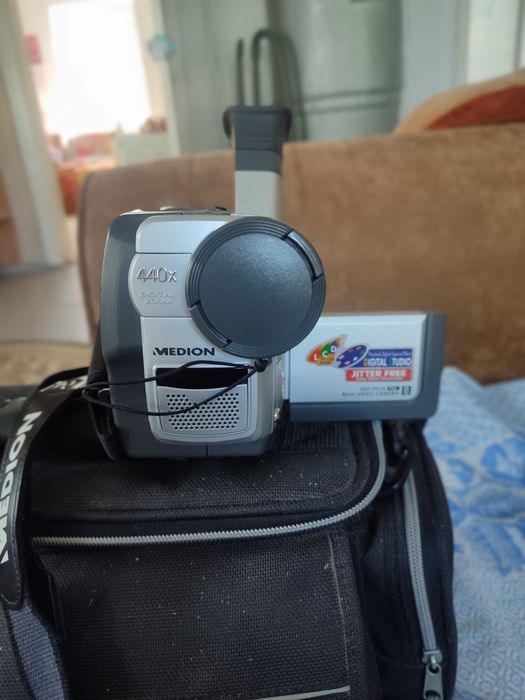 Продам видеокамеру. В рабочем состояние . ТОРГ.