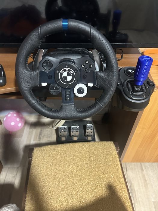 Волан logitech g29 с custom части и ps4 pro бял 1 тб + един джоистик и 6 игри