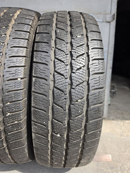 2 бр.  гуми за бус  205/70/15C Continental 9 mm DOT 4516