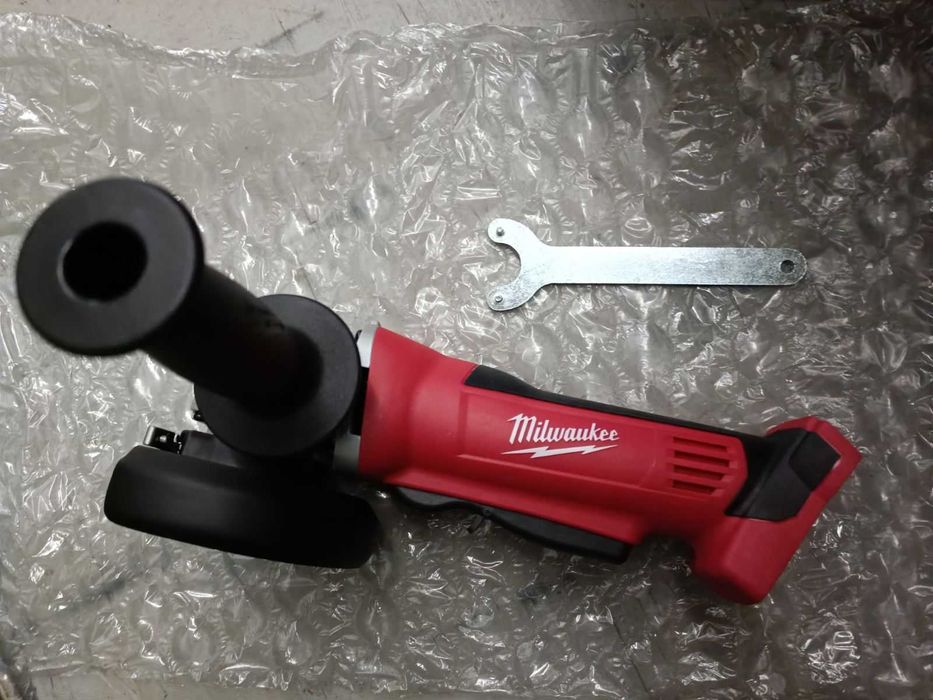 Чисто нови Milwaukee Машини (цена за всяка в описанието)