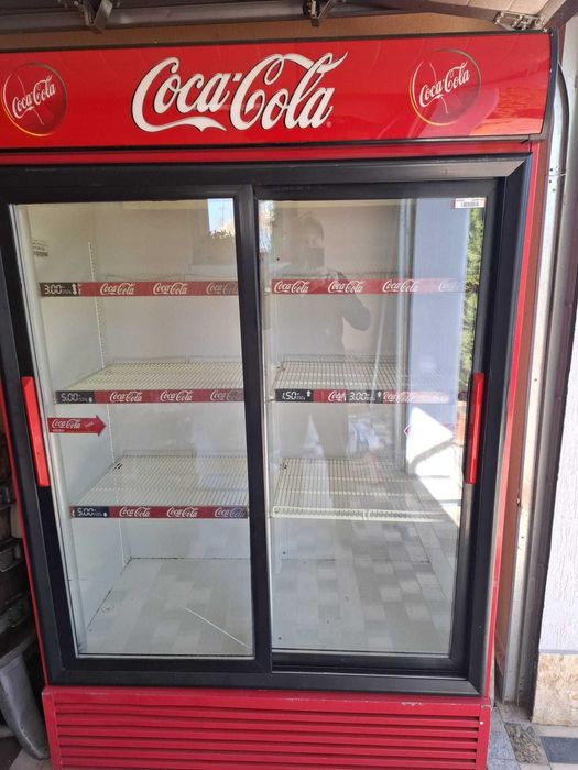 Frigider pentru băuturi cu 2 uşi din sticlă