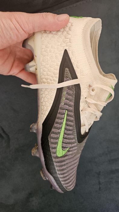 Vand ghete de fotbal Nike Phantom 40
