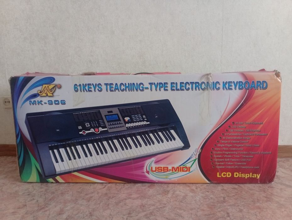 Продам синтезатор.