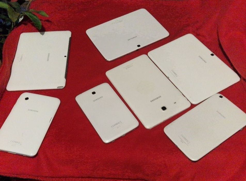 Tableta Samsung pentru colecție sau piese.  Pret/ bucata