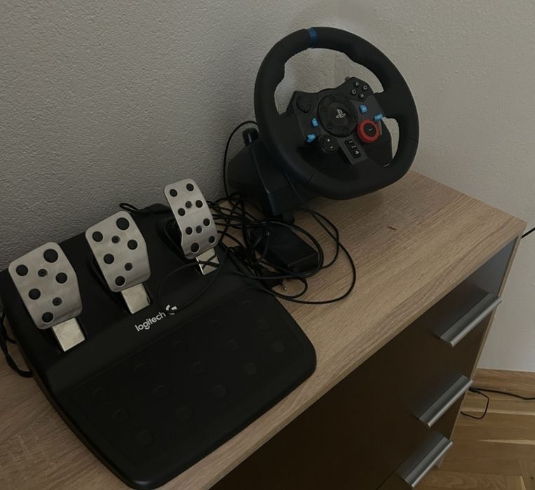 Продавам Волан Logitech  G29