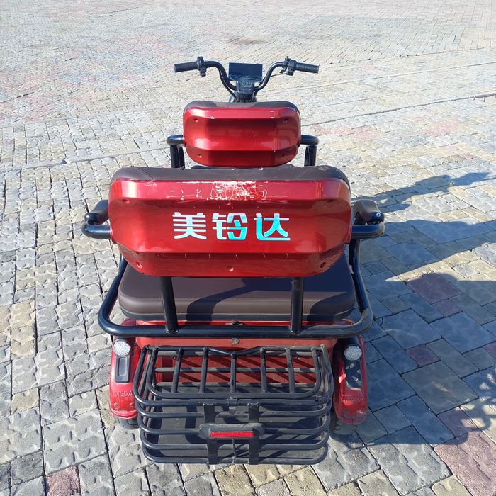 Скутер, тритцикл, електронный мопет