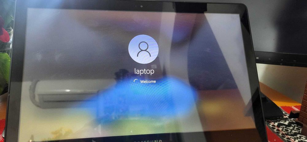 Vand laptop samsung cu touchscreen