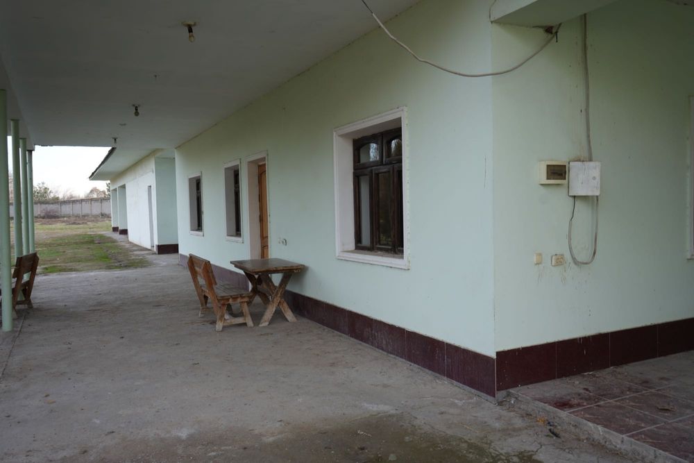 Дача с бассейном и фермой в городе Нуравшон (бывшая Тойтепа)