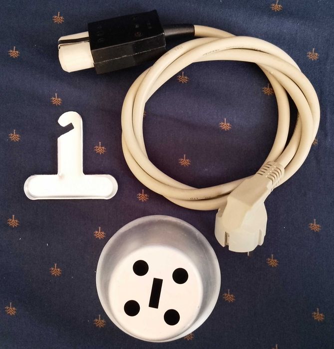 Електрическа тенджера.Чисто нова.Комплект.