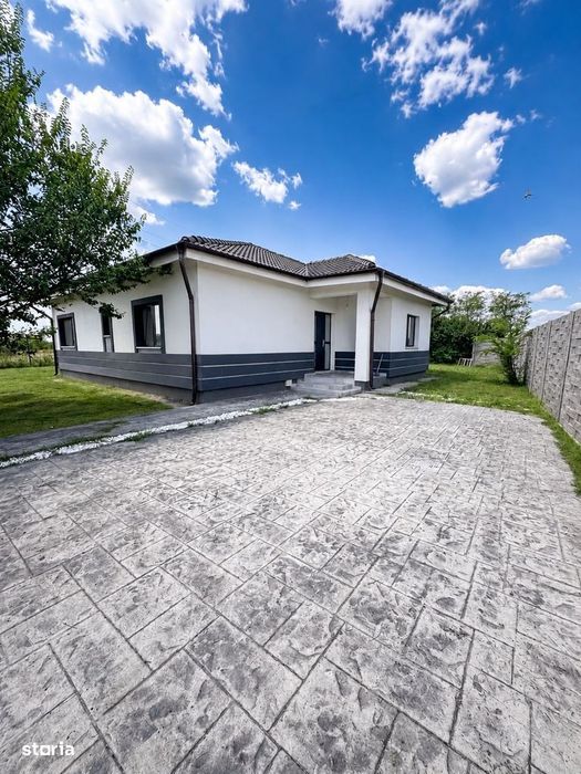 Individuala pe parter, cu teren generos de 1.400 mp, în Moșnița Nouă