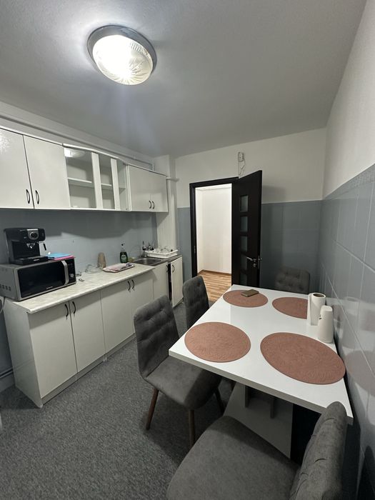 Inchiriez apartament 2 camere ,strada 9 Mai,54m