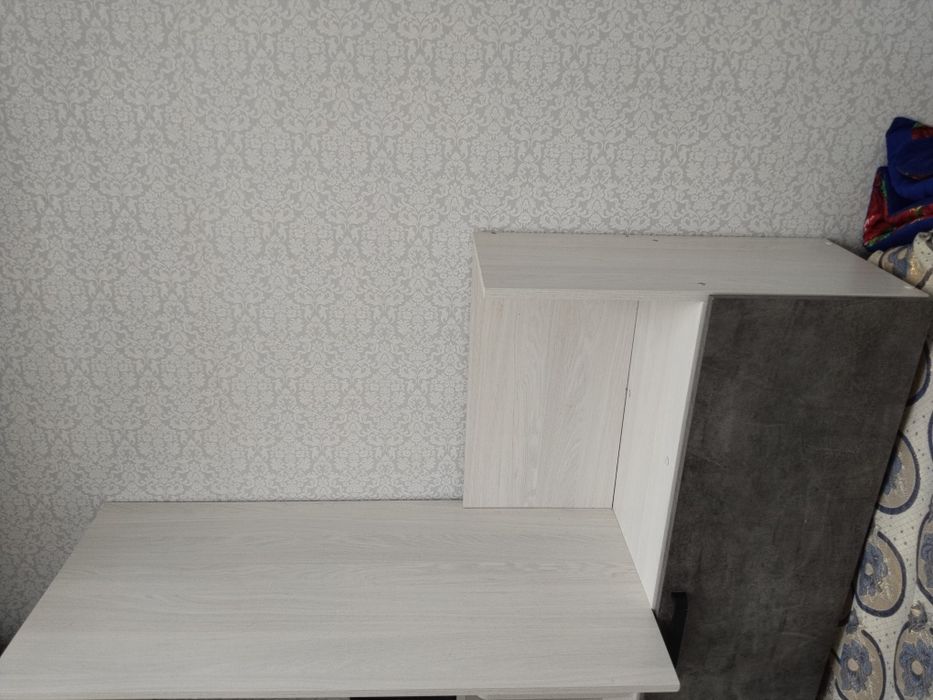 Продаю письменный стол