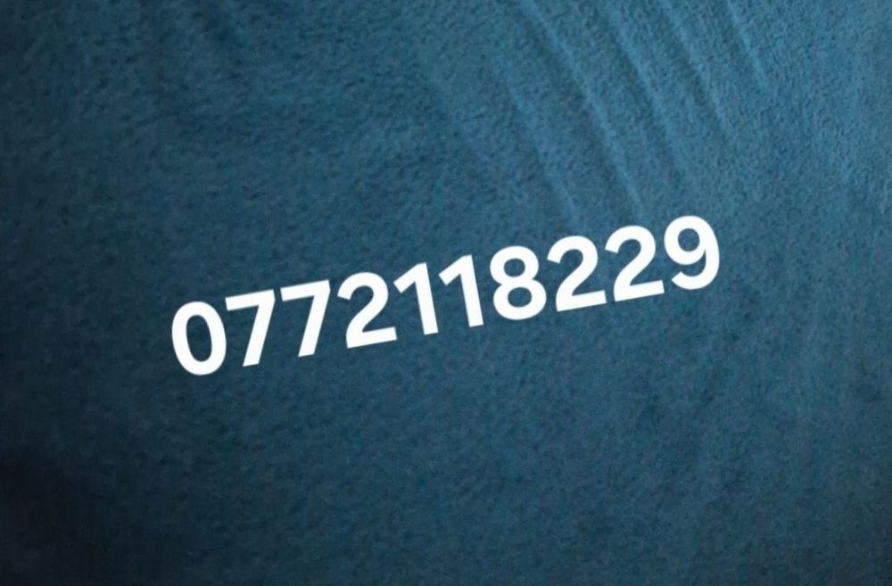Telefon cu clapeta cu display dublu