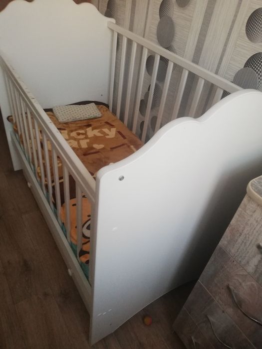 Детская кровать с маятником