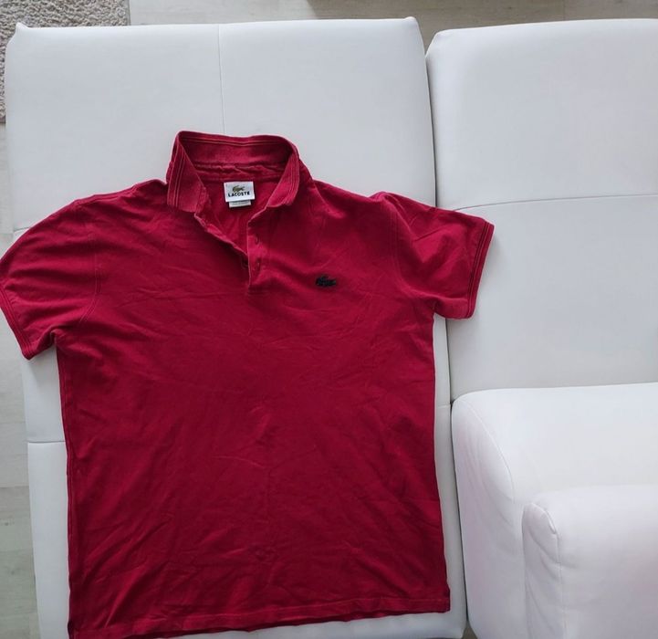 Vând tricou polo bărbătesc Lacoste mărimea L,in stare buna.