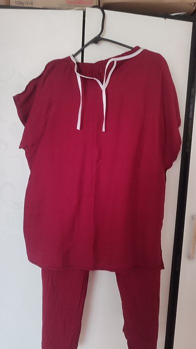 Костюм темно красный