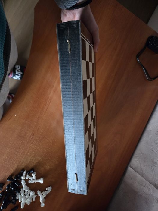 Продавам голям дървен шах