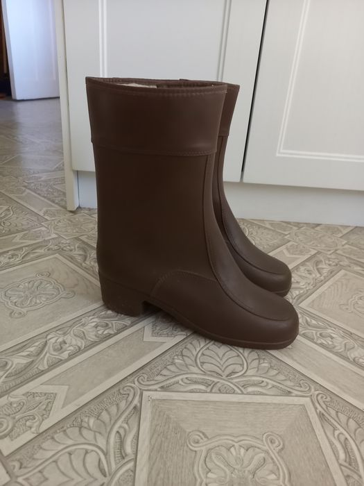 Продам женские резиновые сапоги