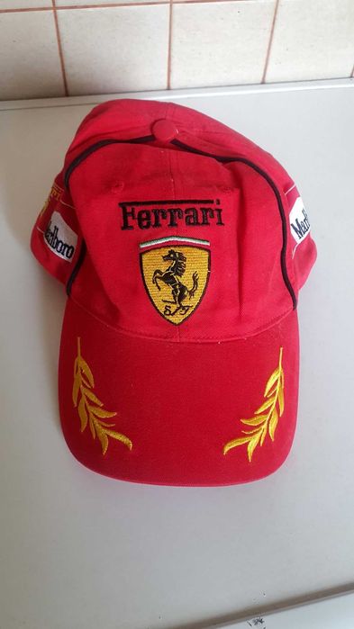 Шапки Scuderia Ferrari