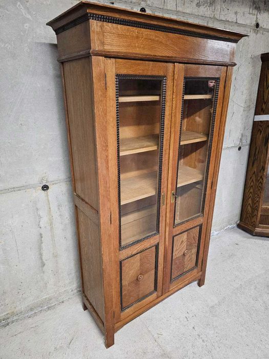 Уникална витрина,библиотека в стил Сецесион