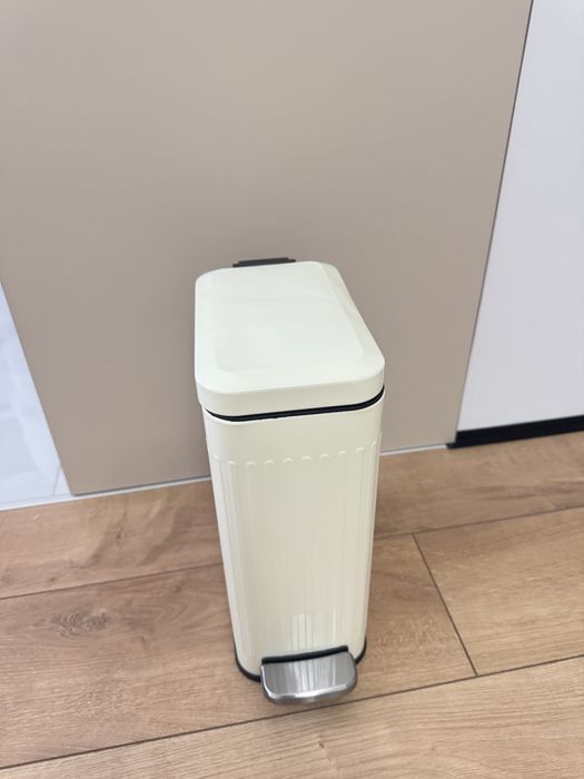 Новые мусорки, ведро