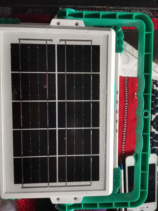 Lampa solara portabila