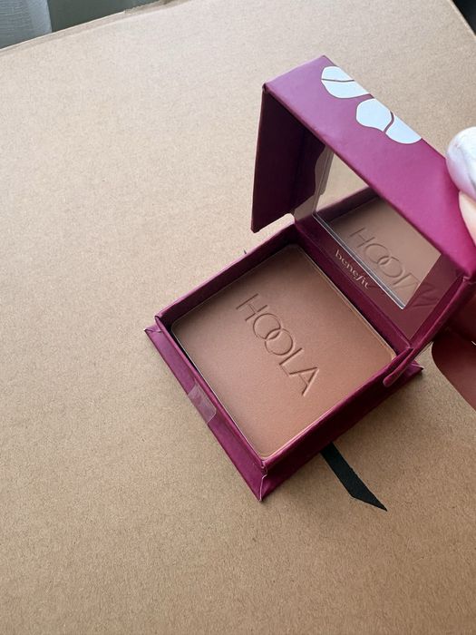 Козметика Huda Beauty, Benefit, Tarte, Givenchy