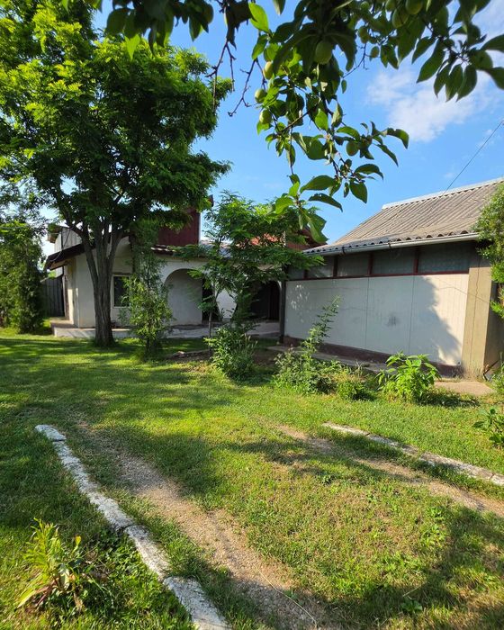 Vând casă de vacanță