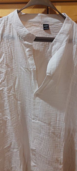 Бяла мъжка риза, уголемена