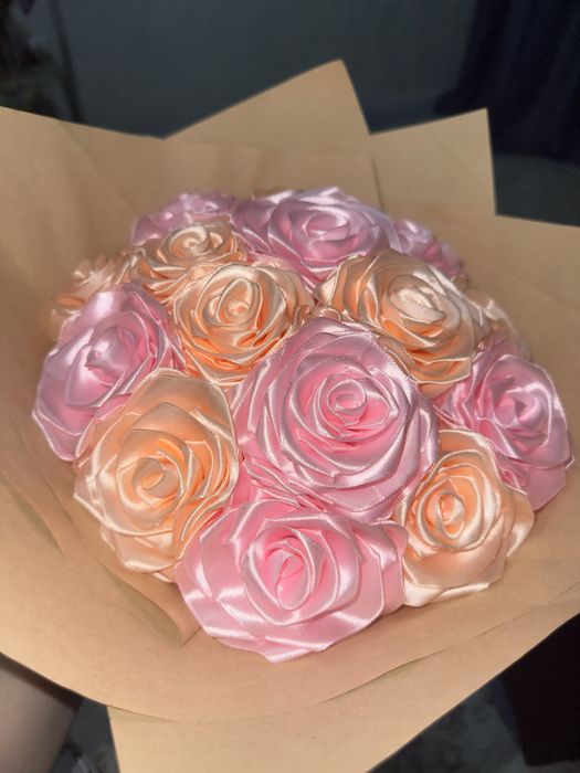 Розы из атласных лент