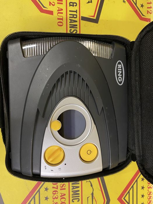 Compresor auto digital umflat roti Ring 12V 120W 10 A cu lumina led