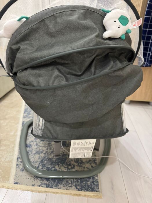 Продаем детский шезлонг качелия