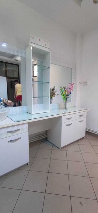 Dulap produse cu spatiu de depozitare