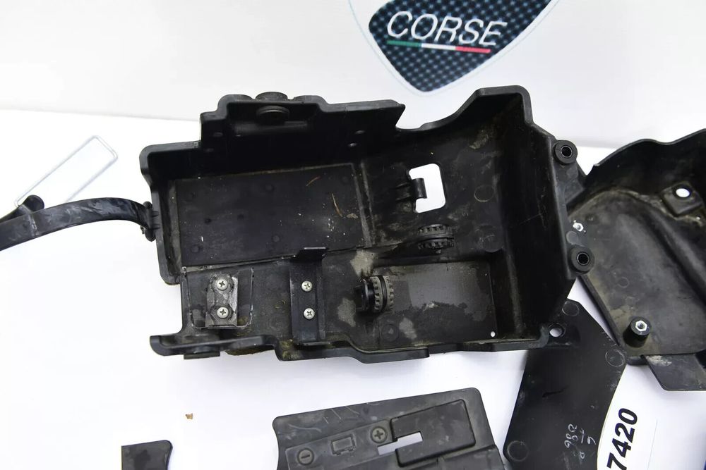 Tava de depozitare a bateriei de plastic Ducati Scrambler 400 800 2016