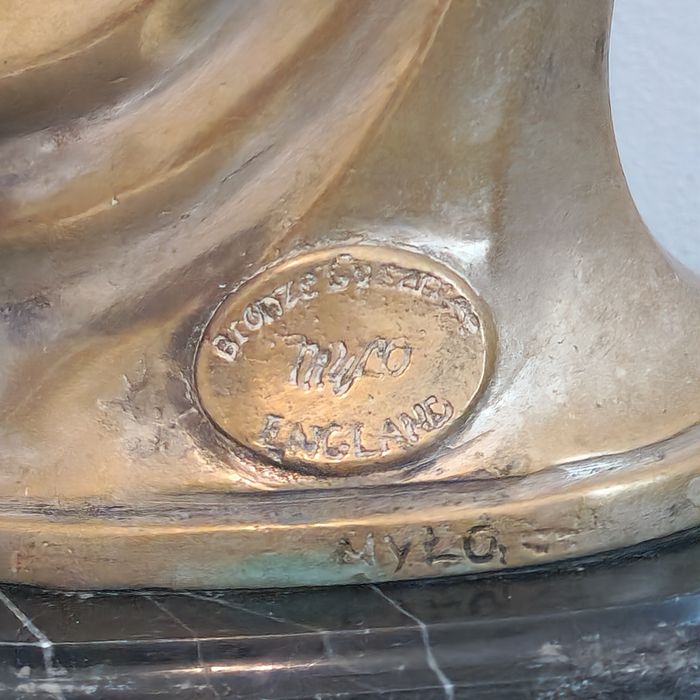 Statuetă mare Art Deco bronz – 40 cm – semnată MYLO – bază marmură