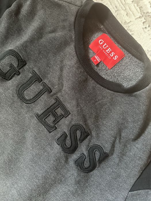 Блуза на Guess.