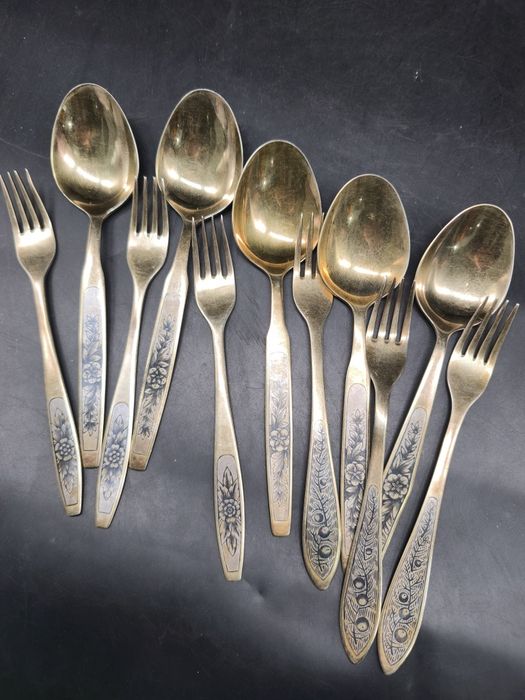 Серебряные столовые приборы