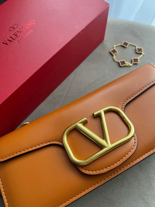 Дамска чанта – VLTN + подарък гривна