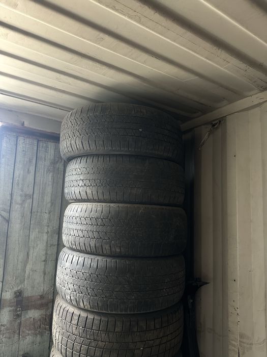 Продам резину с дисками R22