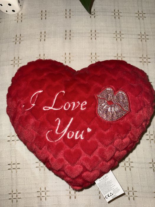 Малка плюшена възглавничка I Love You
