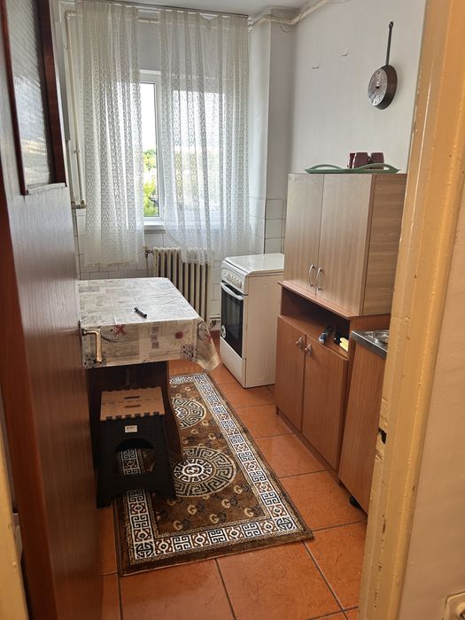 Inchiriez apartament 3 camere