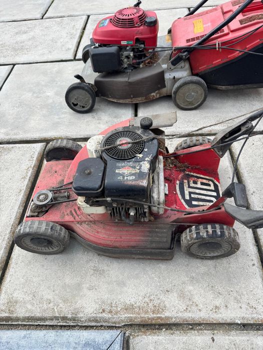 Masini de tuns gazon